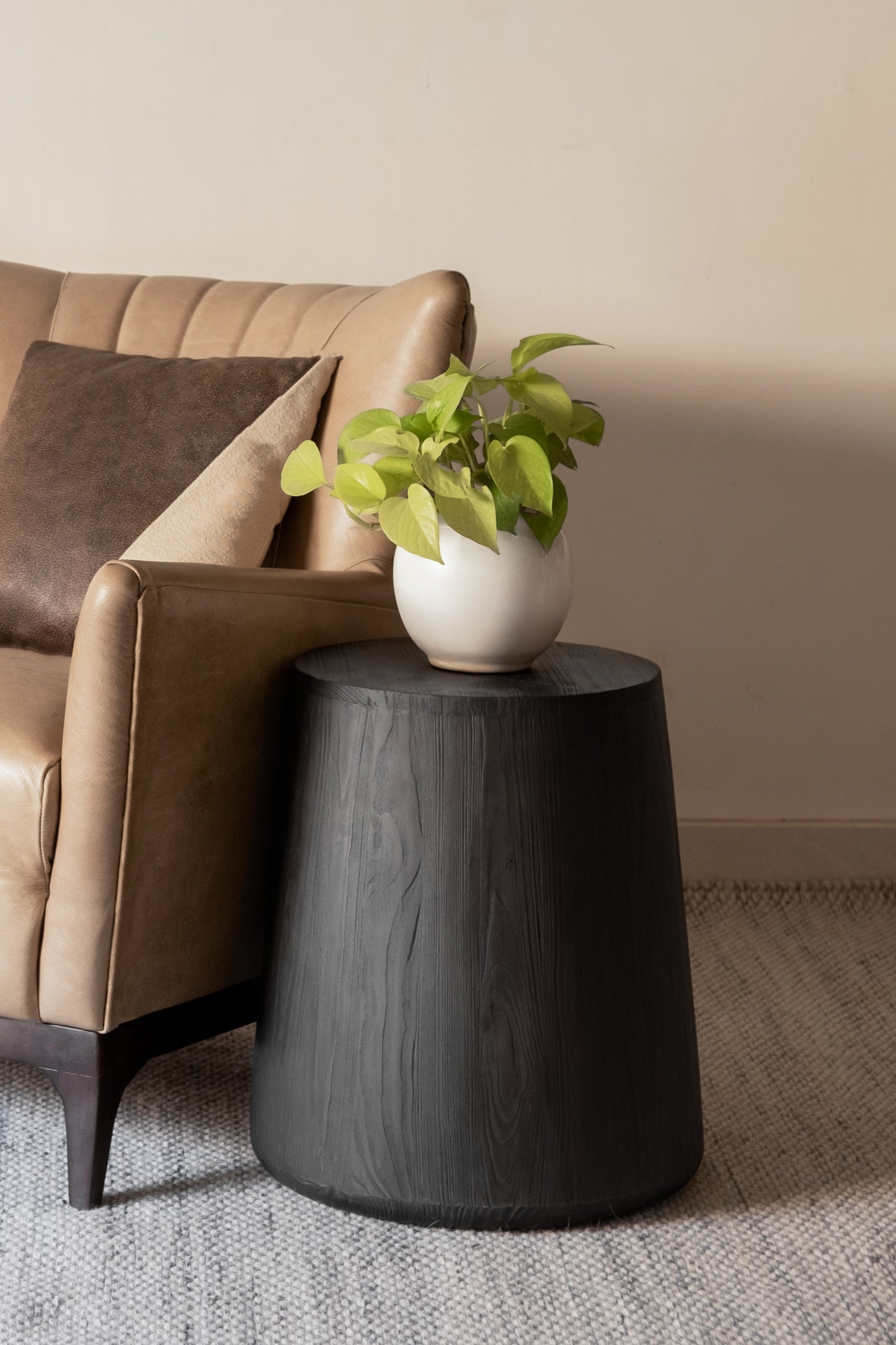 Ebony Solid Wood Round End Table By Homeroots | End Tables | Modishstore - 8