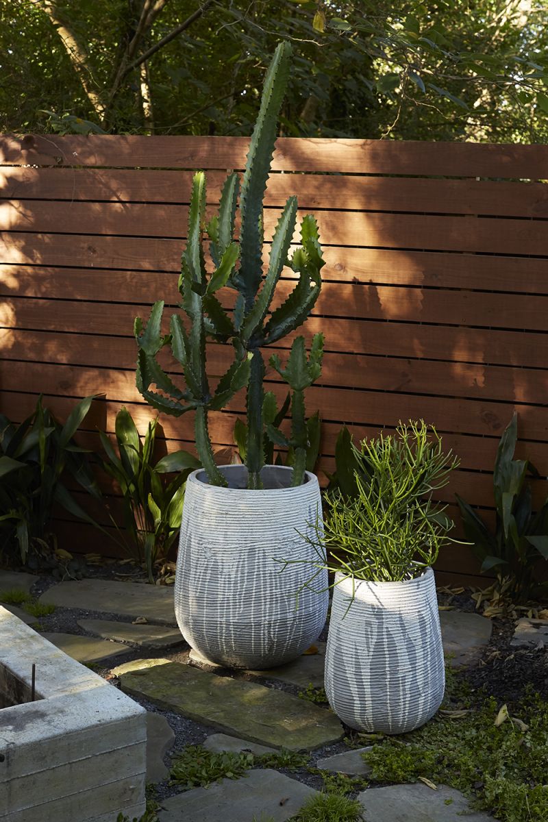 Zimmer Planter 22" x 26.5" By Accent Decor | Planters, Troughs & Cachepots | Modishstore - 6