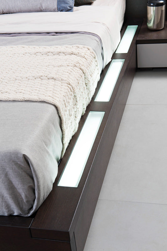 34" Brown Oak Veneer And Mdf Queen Bed With Storage By Homeroots | Beds | Modishstore - 5