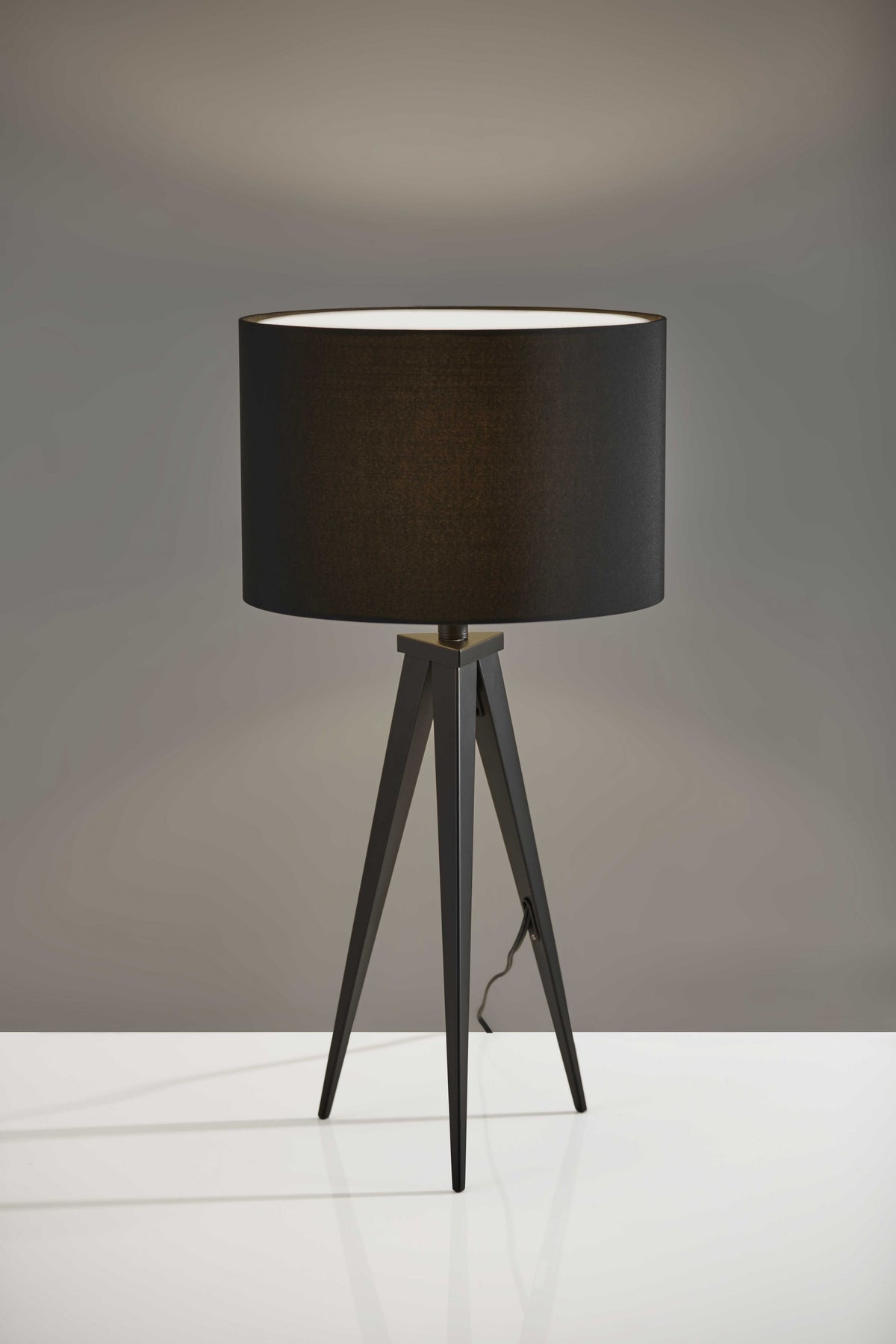 Treble Black Metal Table Lamp By Homeroots | Table Lamps | Modishstore - 3