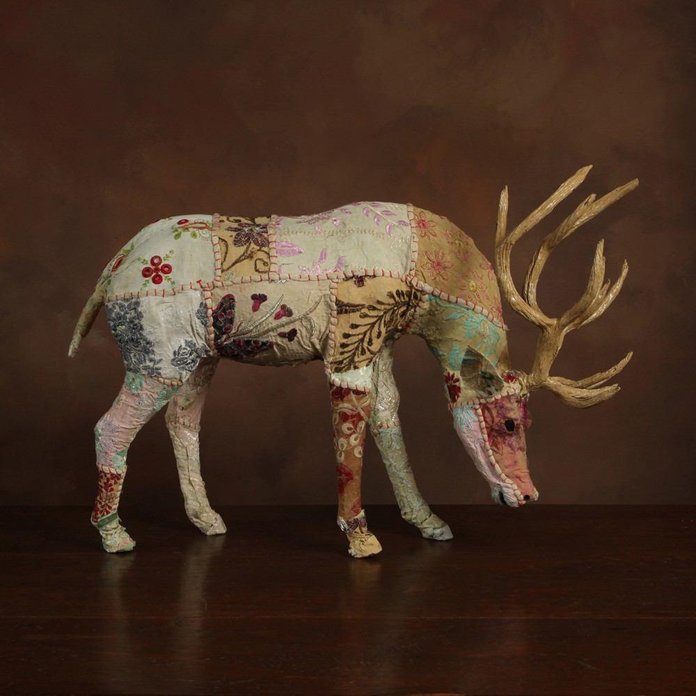 HomArt Bavarian Forest Stag Grazing - Beige Sari-7