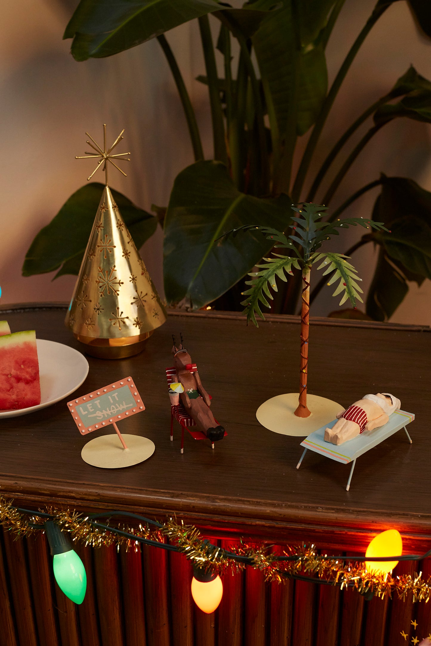 Christmas Getaway Scene By Accent Decor | Figurines | Modishstore - 4