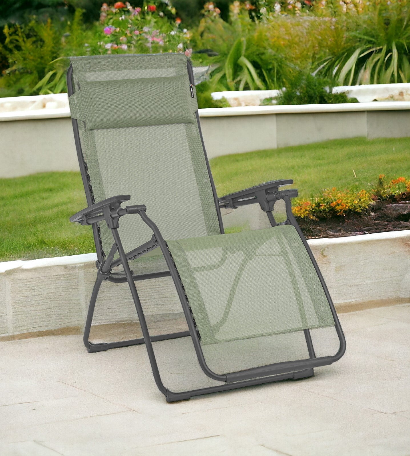 Green Steel Outdoor Zero Gravity Chair with Green Cushion By Homeroots | Outdoor Chairs | Modishstore - 1