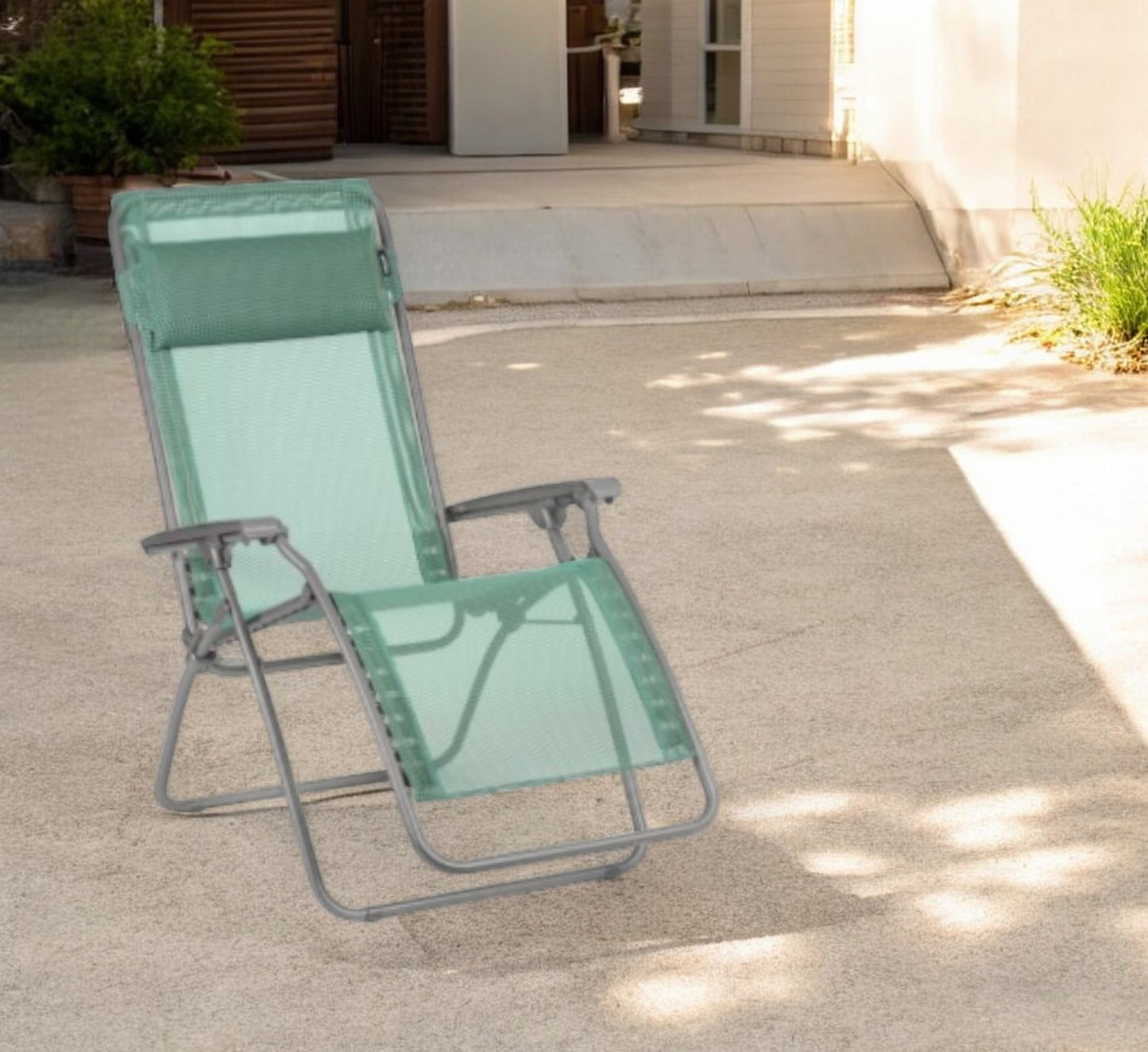 Green Metal Outdoor Zero Gravity Chair with Green Cushion By Homeroots | Outdoor Chairs | Modishstore - 1