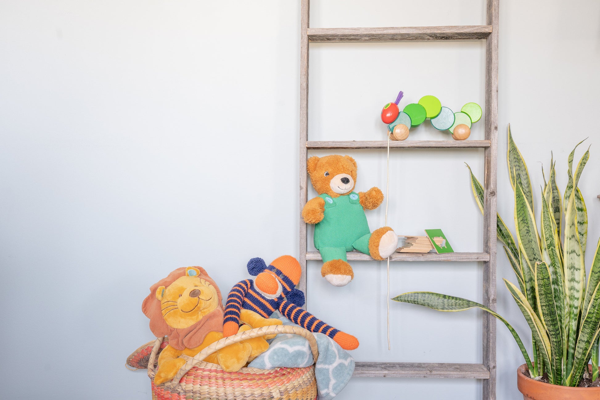 5 Step Rustic Weathered Grey Wood Ladder Shelf By Homeroots | Wall Decor | Modishstore - 2