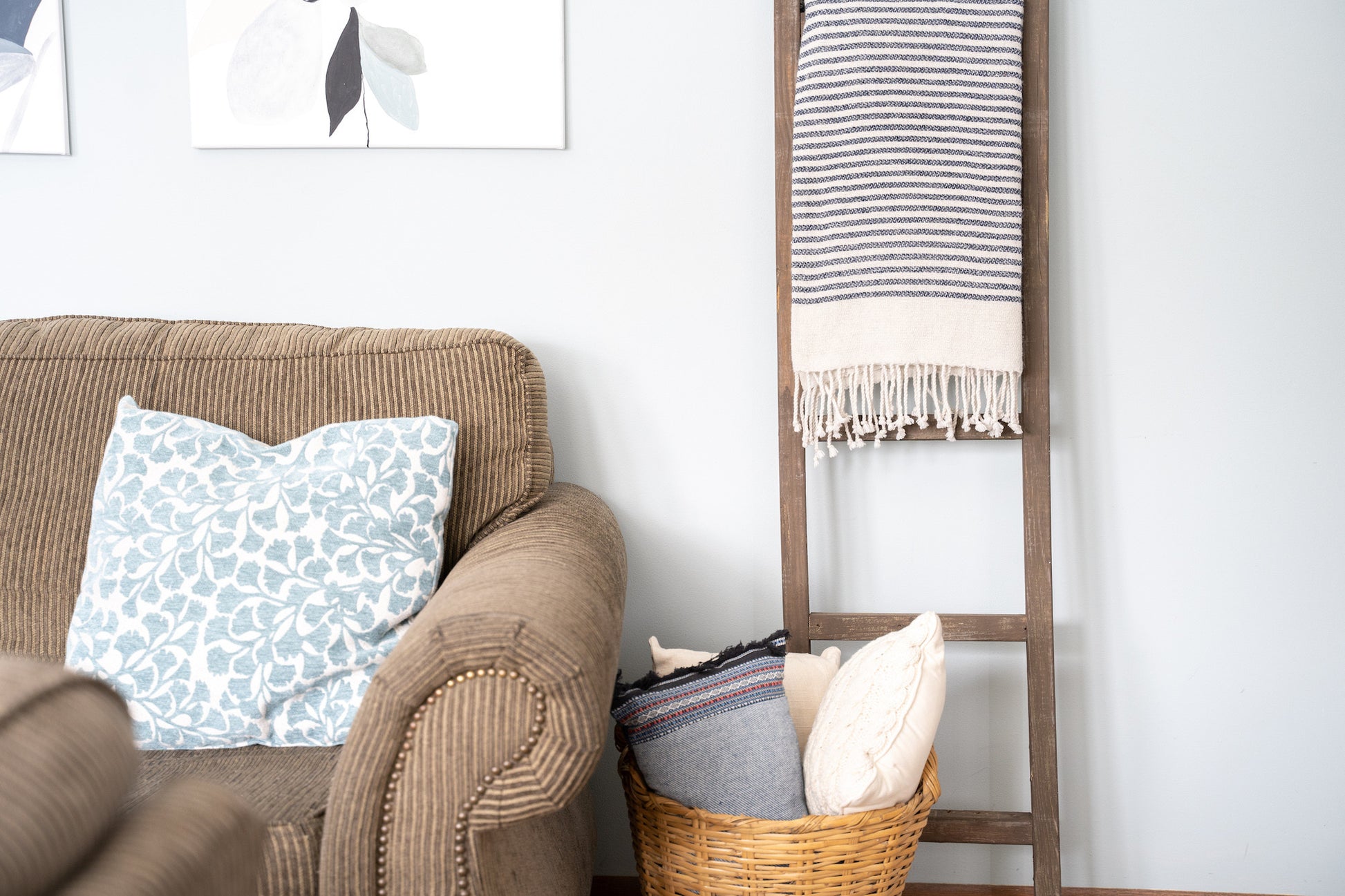 5 Step Rustic Espresso Gray Wood Ladder Shelf By Homeroots | Wall Decor | Modishstore - 6