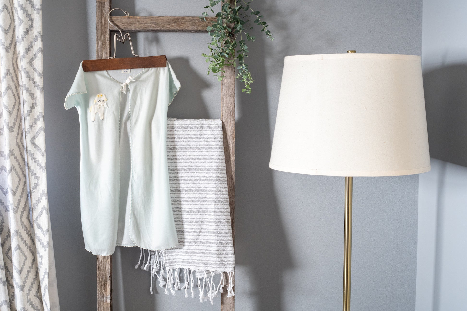 Six Step Rustic Weathered Grey Wood Ladder Shelf By Homeroots | Wall Decor | Modishstore - 6