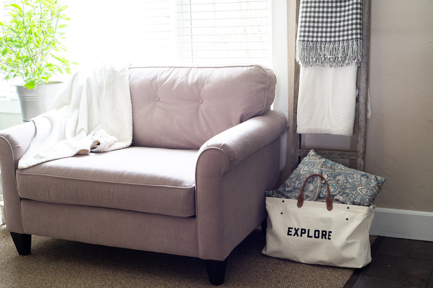 Six Step Rustic Weathered Grey Wood Ladder Shelf By Homeroots | Wall Decor | Modishstore - 8