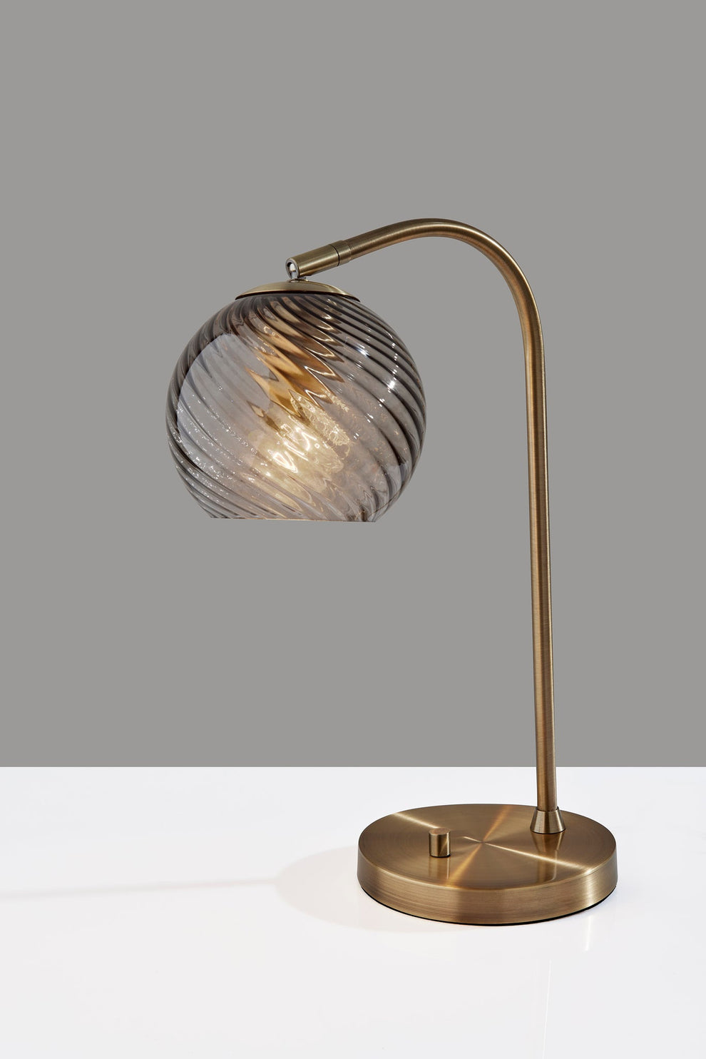 Antiqued Brass Metal Desk Lamp With Light Gray Swirl Globe Shade By Homeroots | Table Lamps | Modishstore - 5