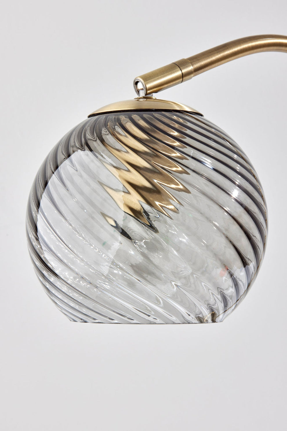 Antiqued Brass Metal Desk Lamp With Light Gray Swirl Globe Shade By Homeroots | Table Lamps | Modishstore - 4