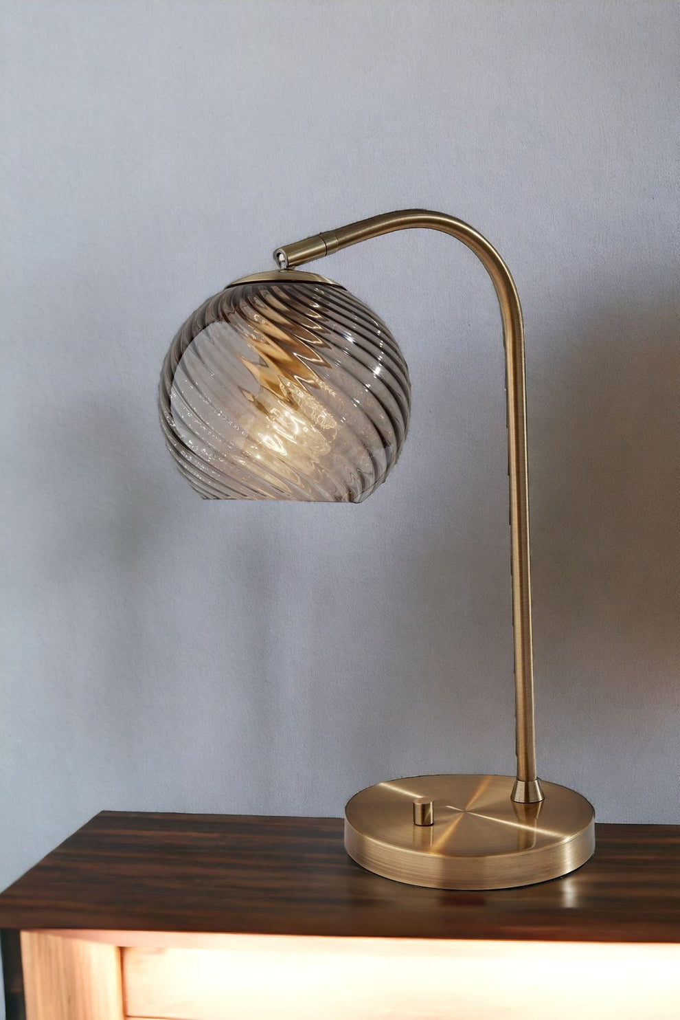 Antiqued Brass Metal Desk Lamp With Light Gray Swirl Globe Shade By Homeroots | Table Lamps | Modishstore - 3