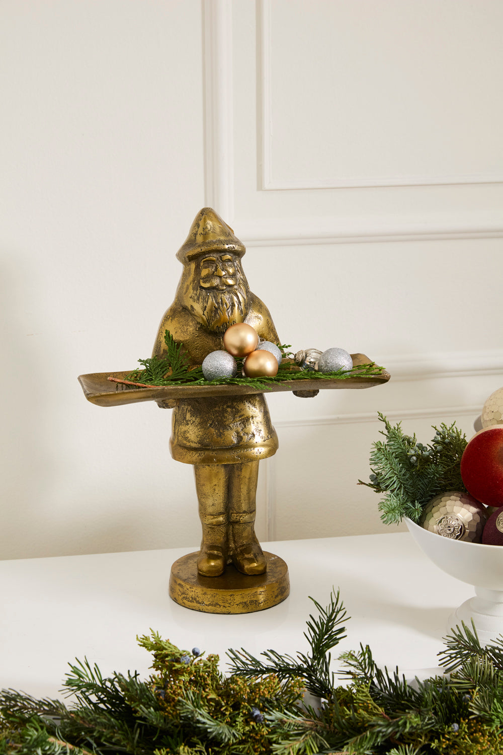 Accent Decor Saint Nick Dish Stand