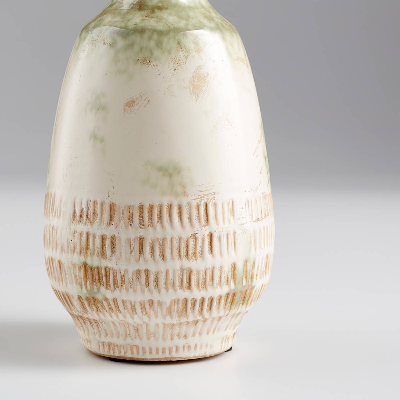 Small Yukon Vase By Cyan Design | Cyan Design | Modishstore - 3