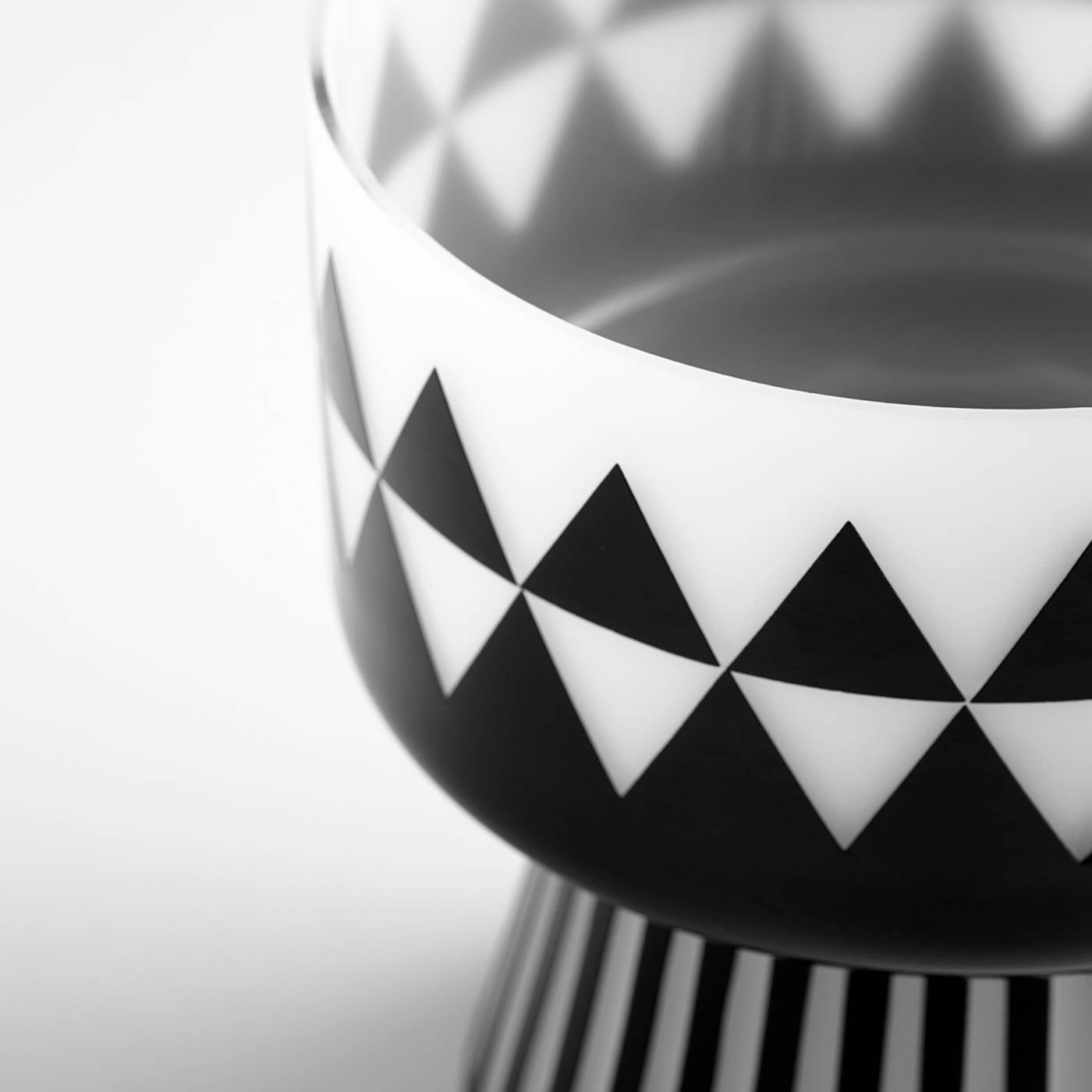 Small Vector Vase By Cyan Design | Cyan Design | Modishstore - 3