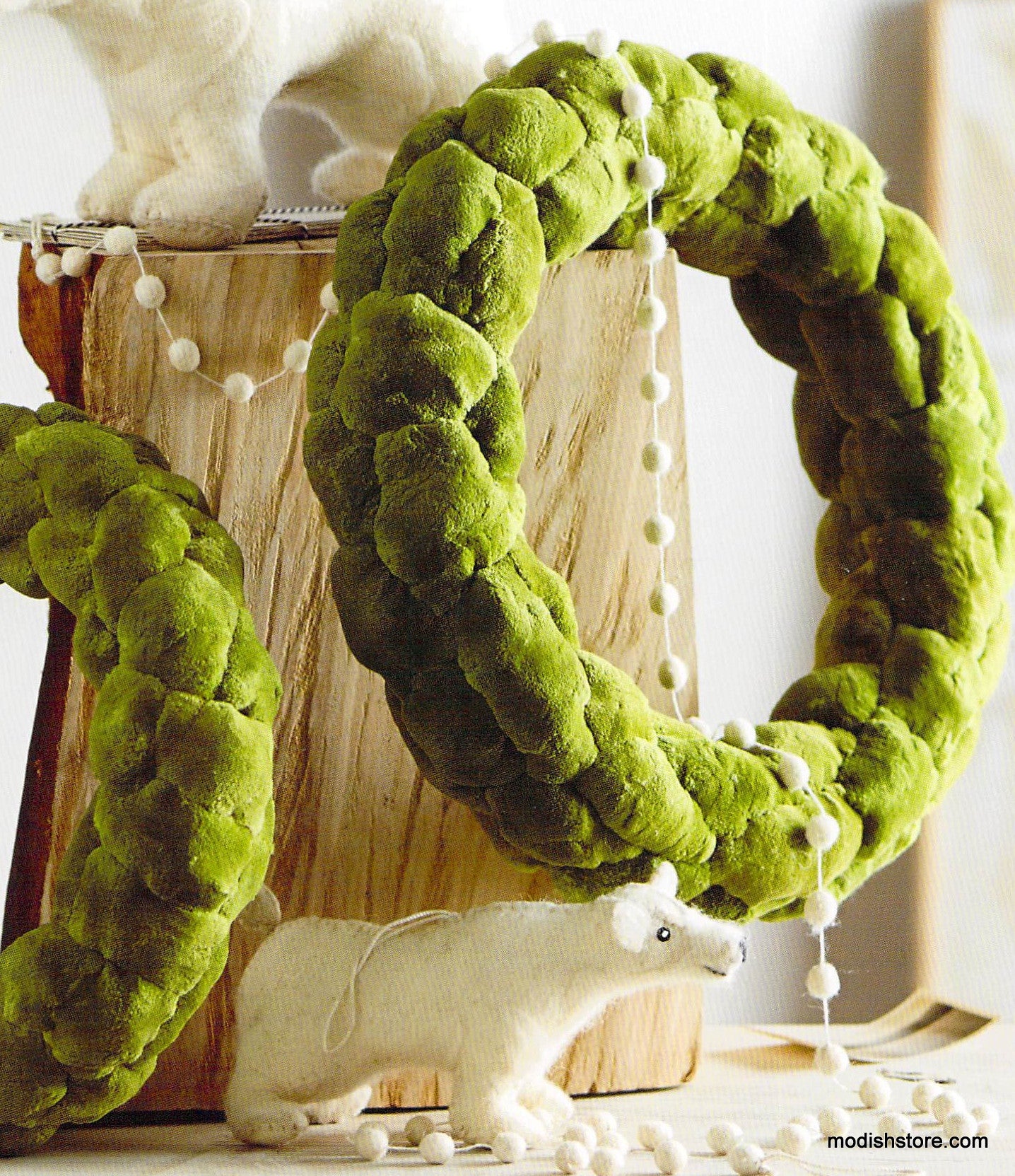 Roost Felt Polar Bears & White Berry Garland