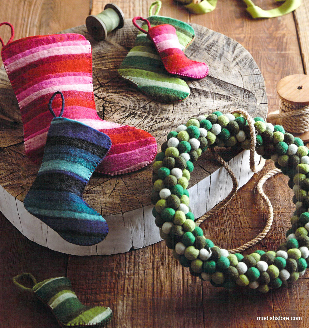 Roost Jubilee Stockings & Wreath