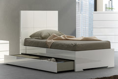 Gloss White Stainless Steel Twin Bed By Homeroots - 320695