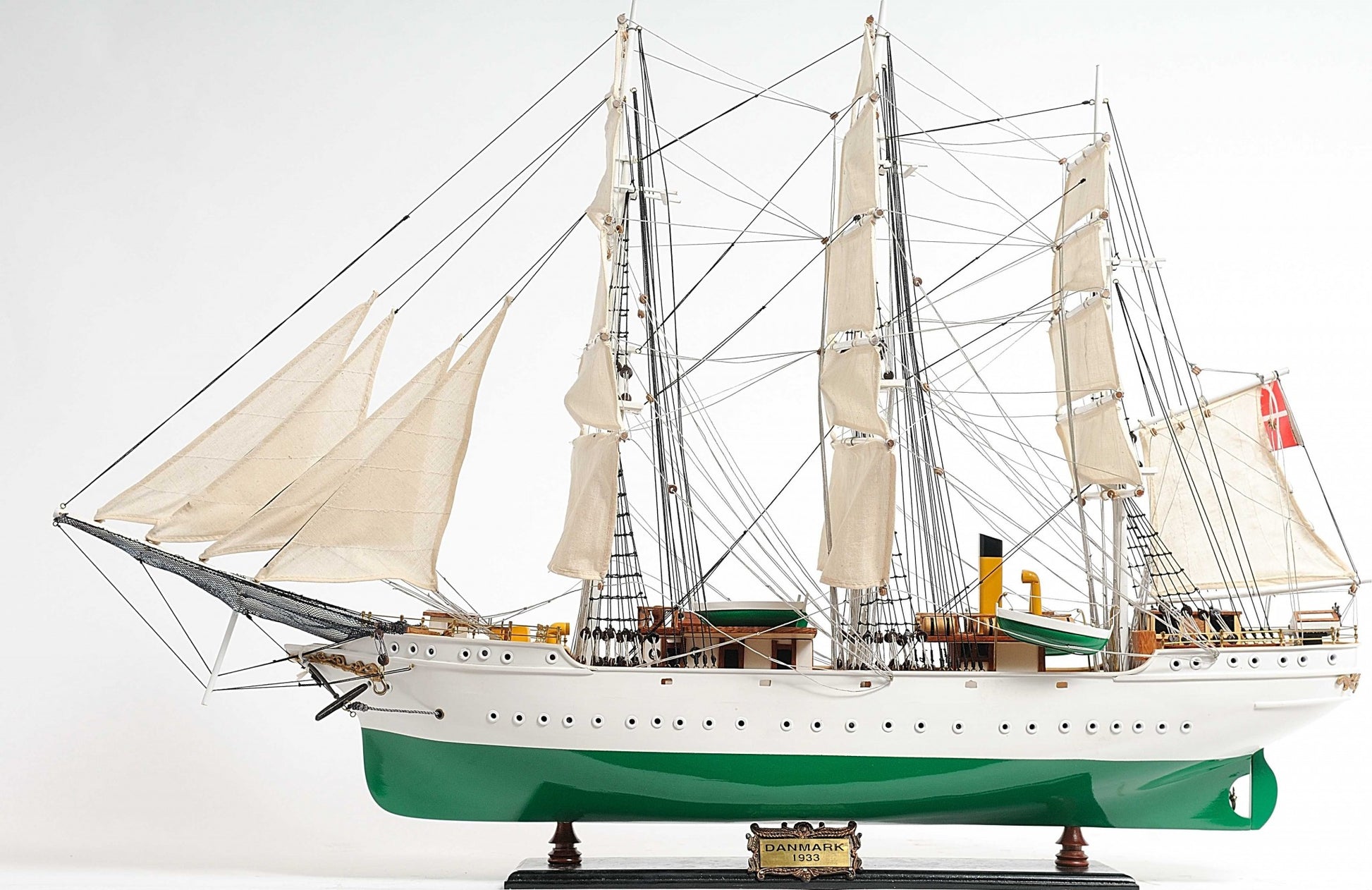 Danmark By Homeroots | Sculptures | Modishstore