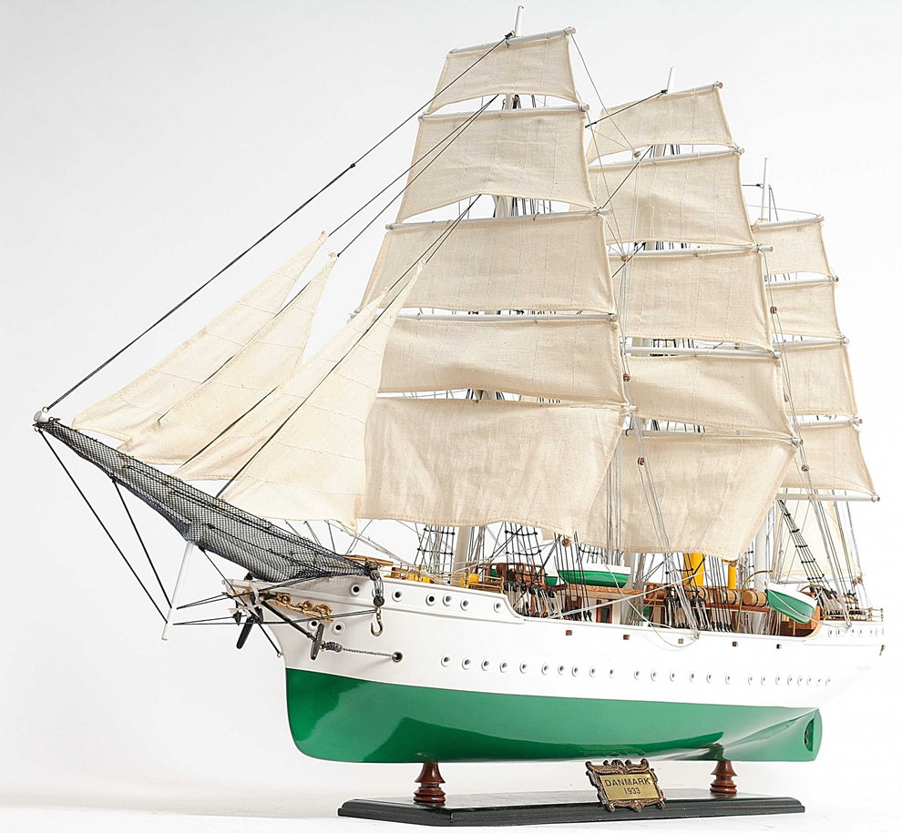 Danmark By Homeroots | Sculptures | Modishstore - 3