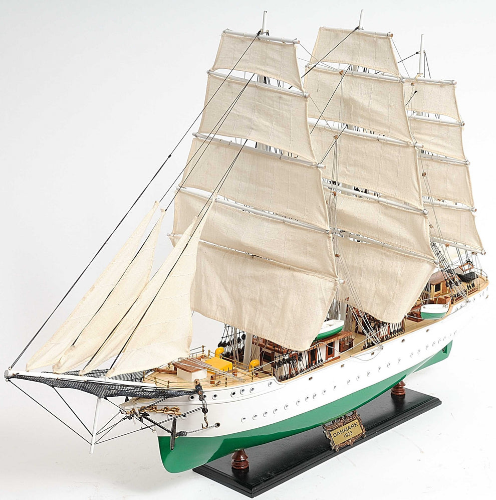 Danmark By Homeroots | Sculptures | Modishstore - 4