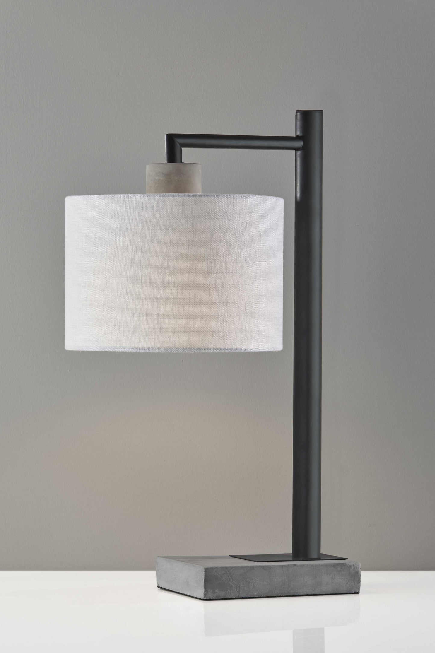 Petite Black Metal Table Lamp By Homeroots | Table Lamps | Modishstore