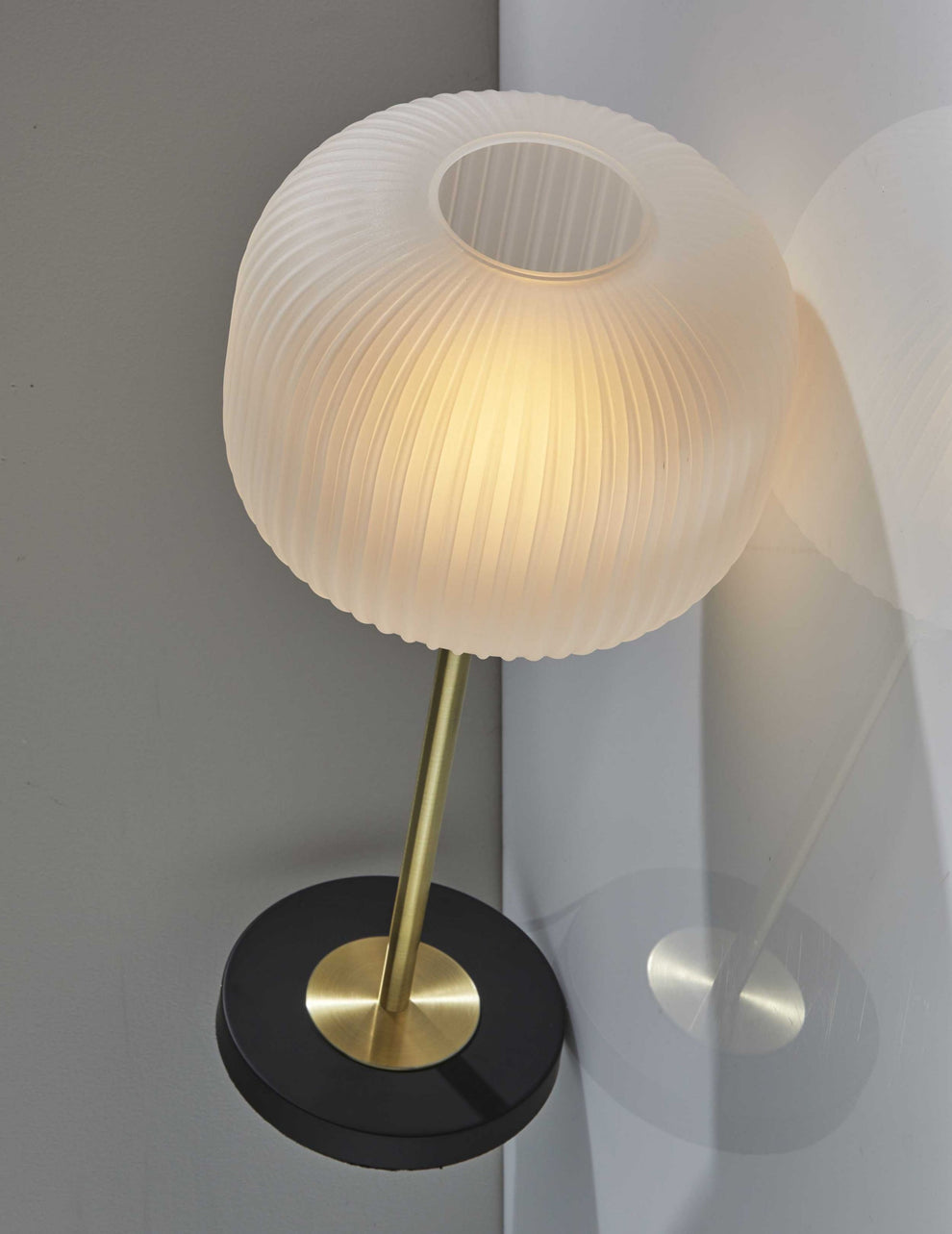 Antique Brass Striped Glass Glow Table Lamp By Homeroots | Table Lamps | Modishstore - 5