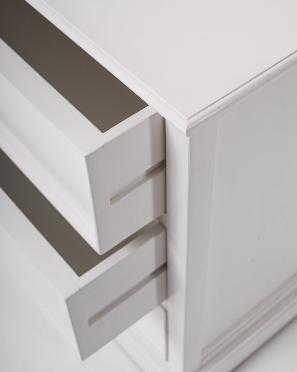 Classic White Large Three Drawer Nightstand By Homeroots | Nightstands | Modishstore - 9