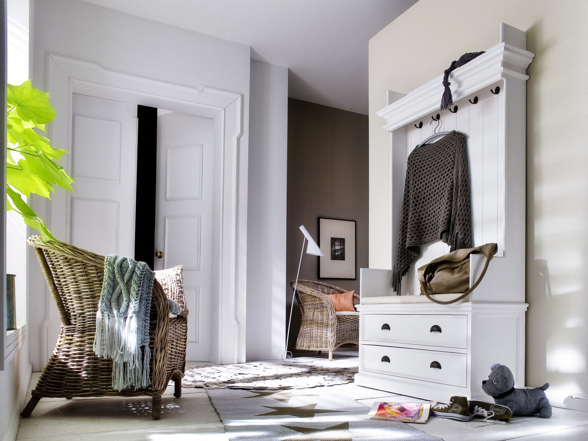 Classic White Entryway Coat Rack and Bench with Drawers By Homeroots | Coat Racks | Modishstore