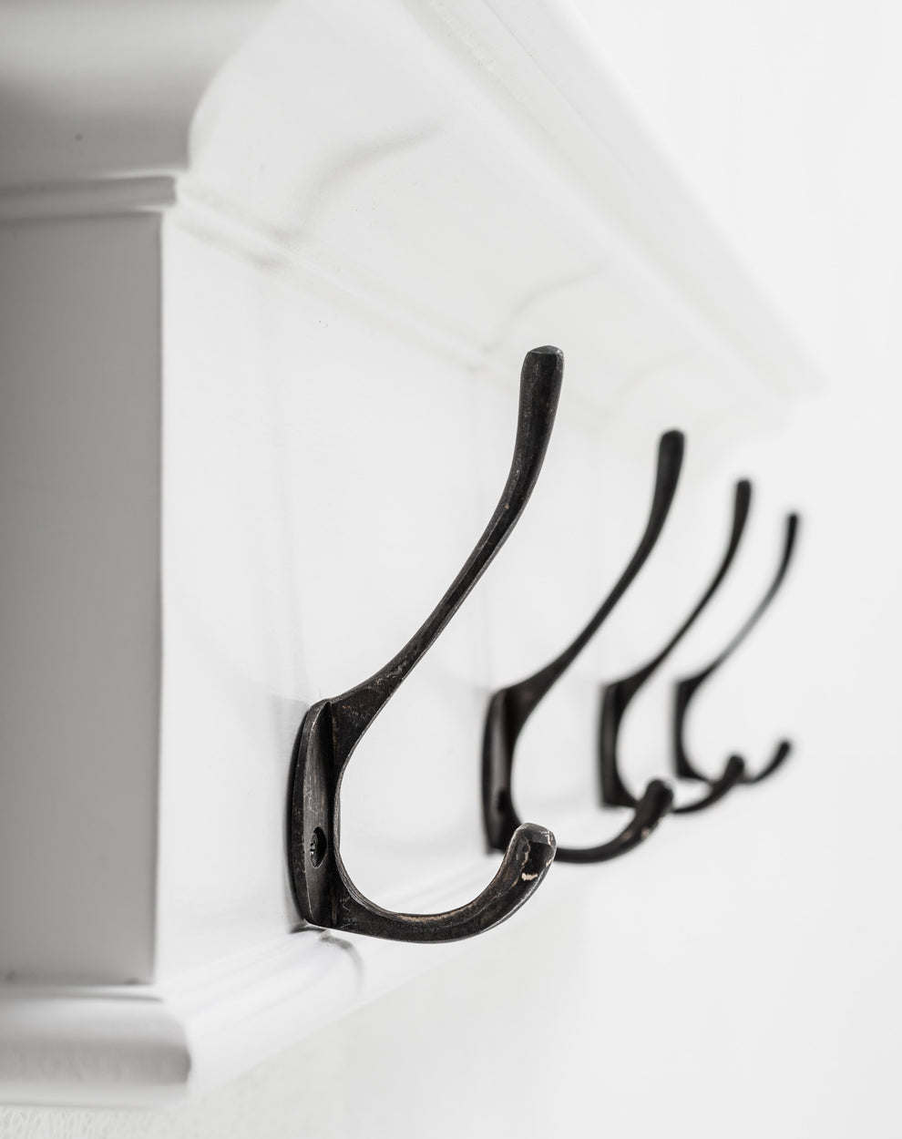 Classic White Four Hook Hanging Coat Rack By Homeroots | Coat Racks | Modishstore - 5