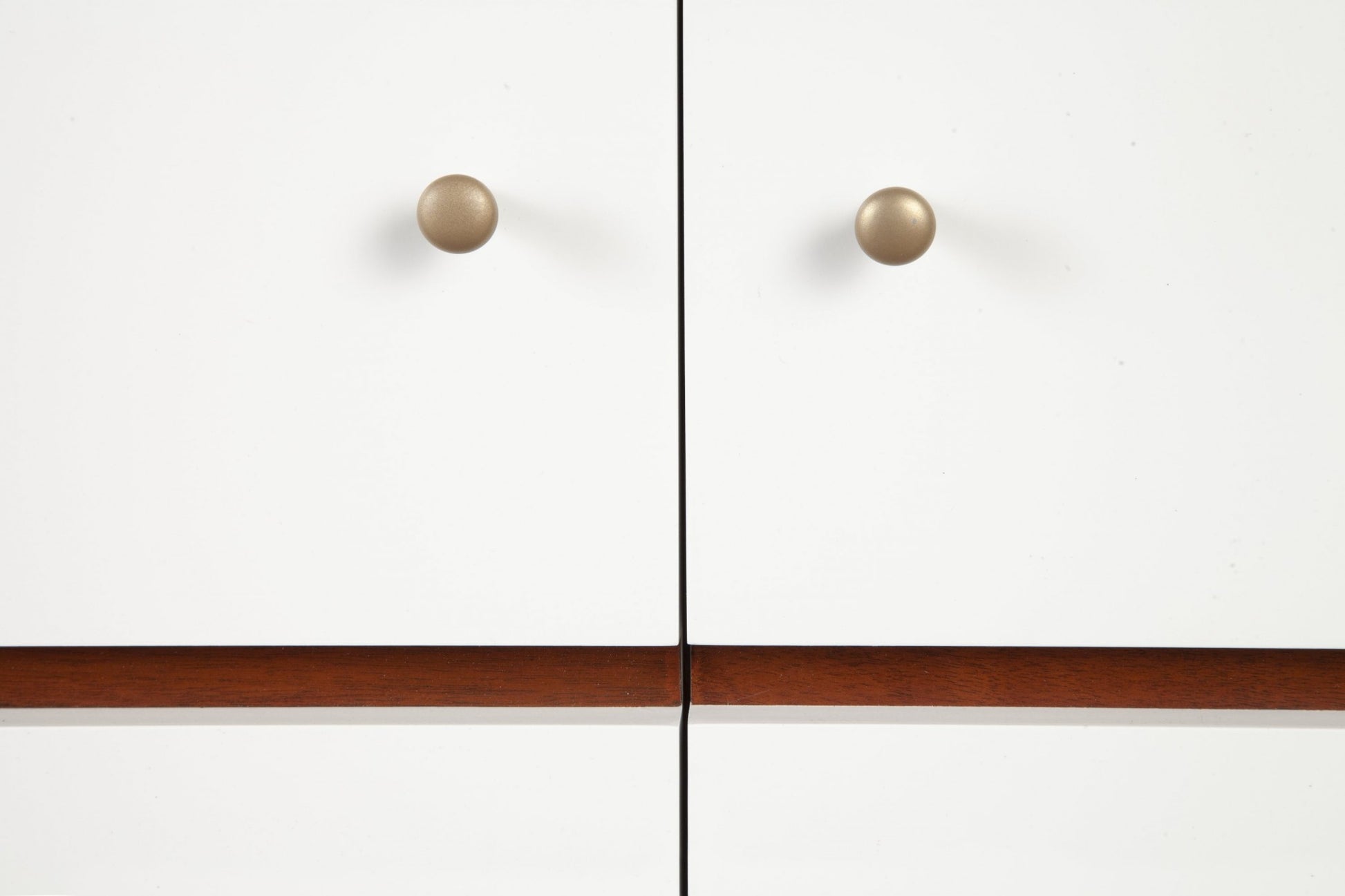 White Mid Century Mod TV Console with Acorn Accents By Homeroots | TV Stands | Modishstore - 3