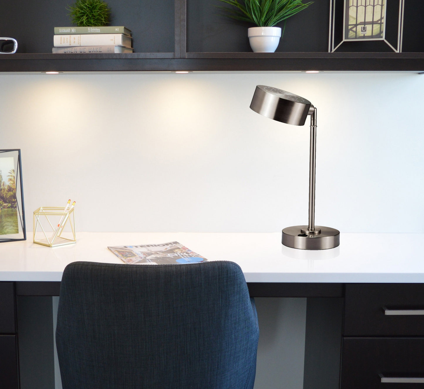 Silver Metal LED Table Lamp By Homeroots | Desk Lamps | Modishstore - 3