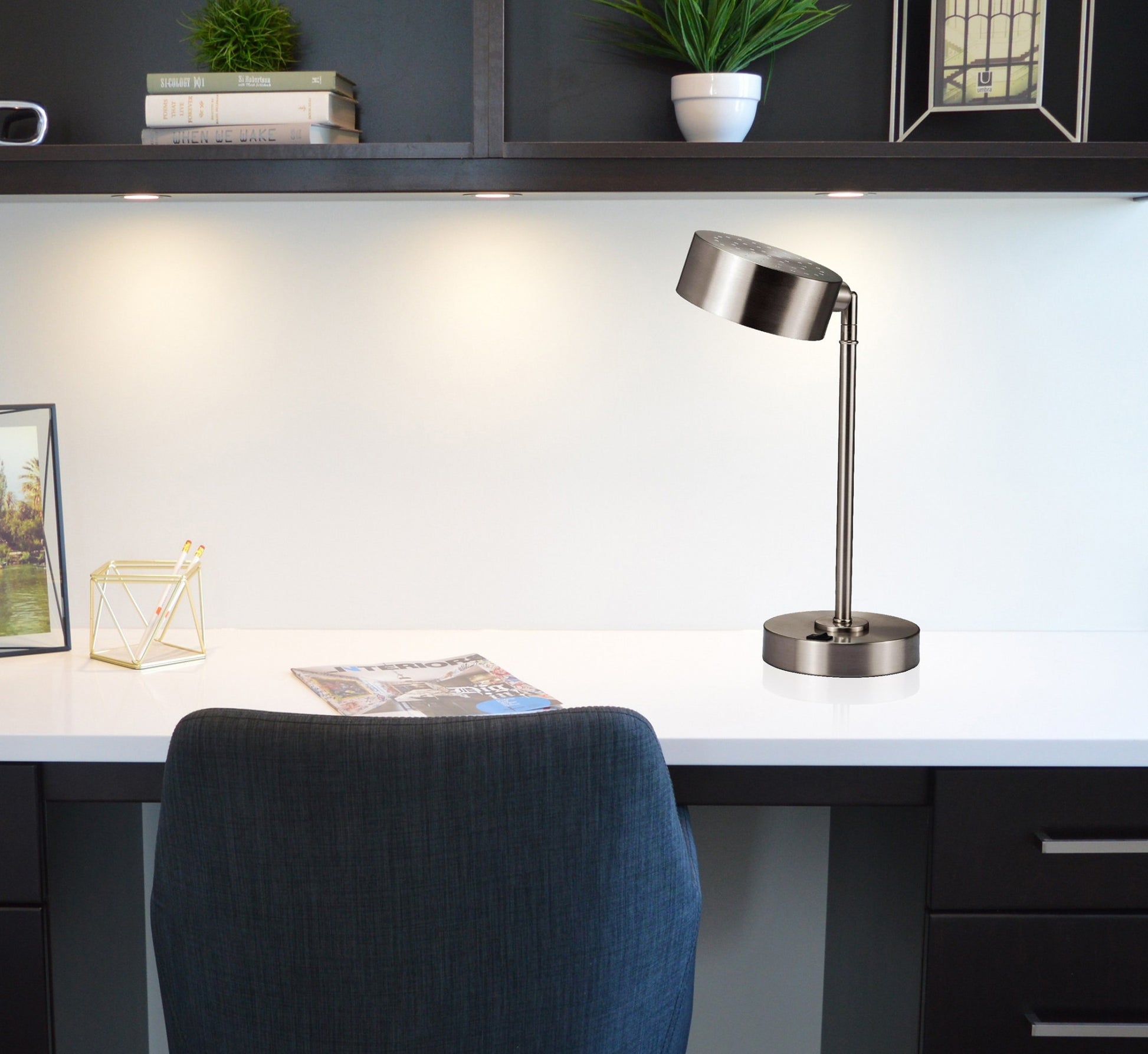 Silver Metal LED Table Lamp By Homeroots | Desk Lamps | Modishstore - 3