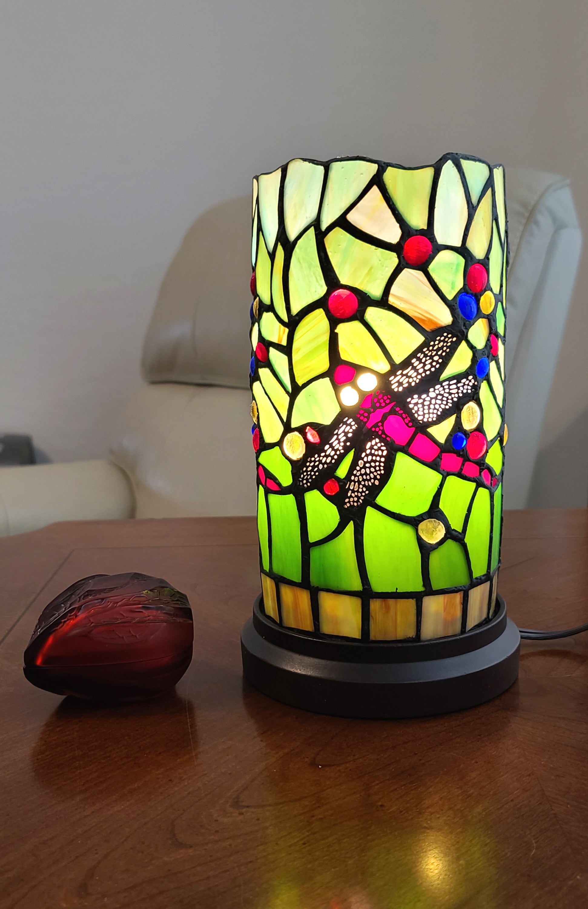 11" Tiffany Style Red Tulips Accent Table Lamp By Homeroots | Table Lamps | Modishstore