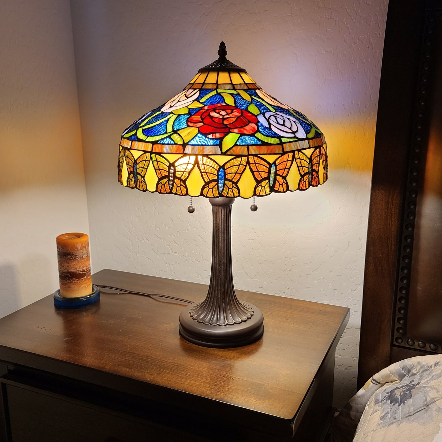 24" Stained Glass Red Roses Accent Table Lamp By Homeroots | Table Lamps | Modishstore - 7