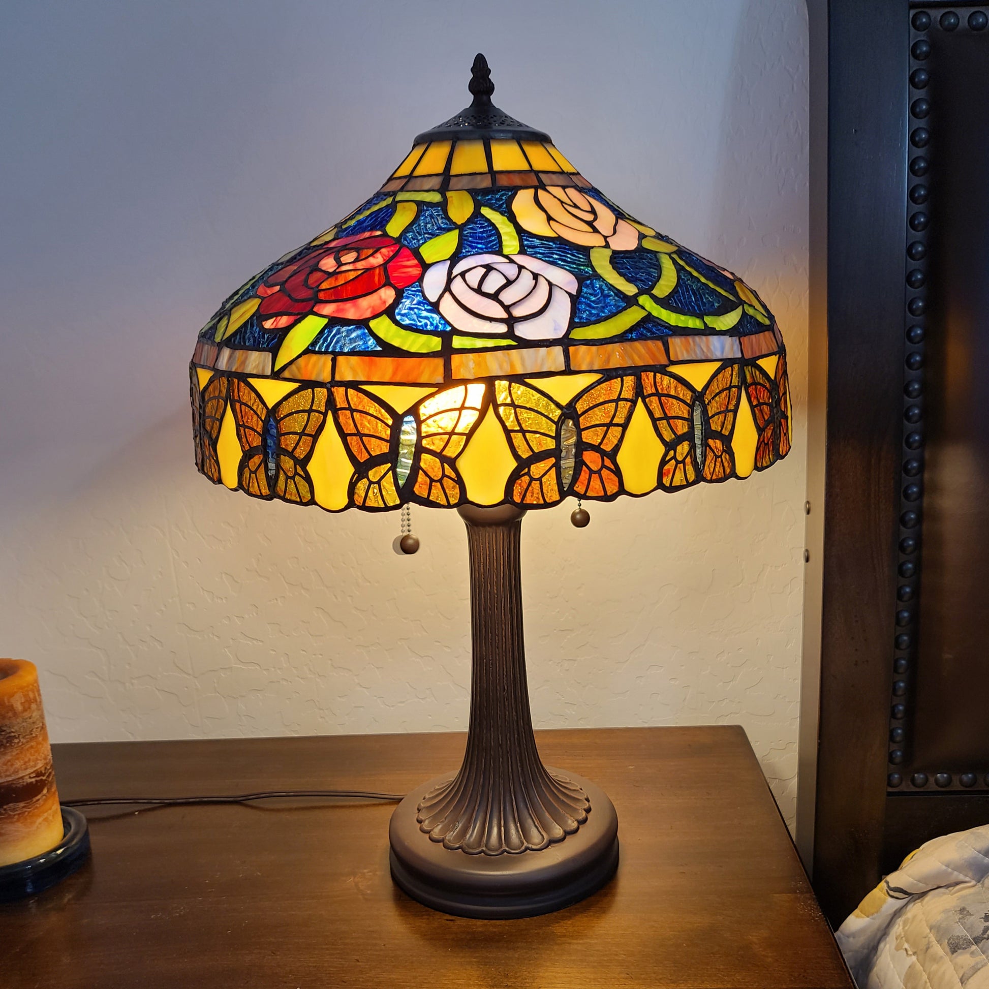 24" Stained Glass Red Roses Accent Table Lamp By Homeroots | Table Lamps | Modishstore - 8