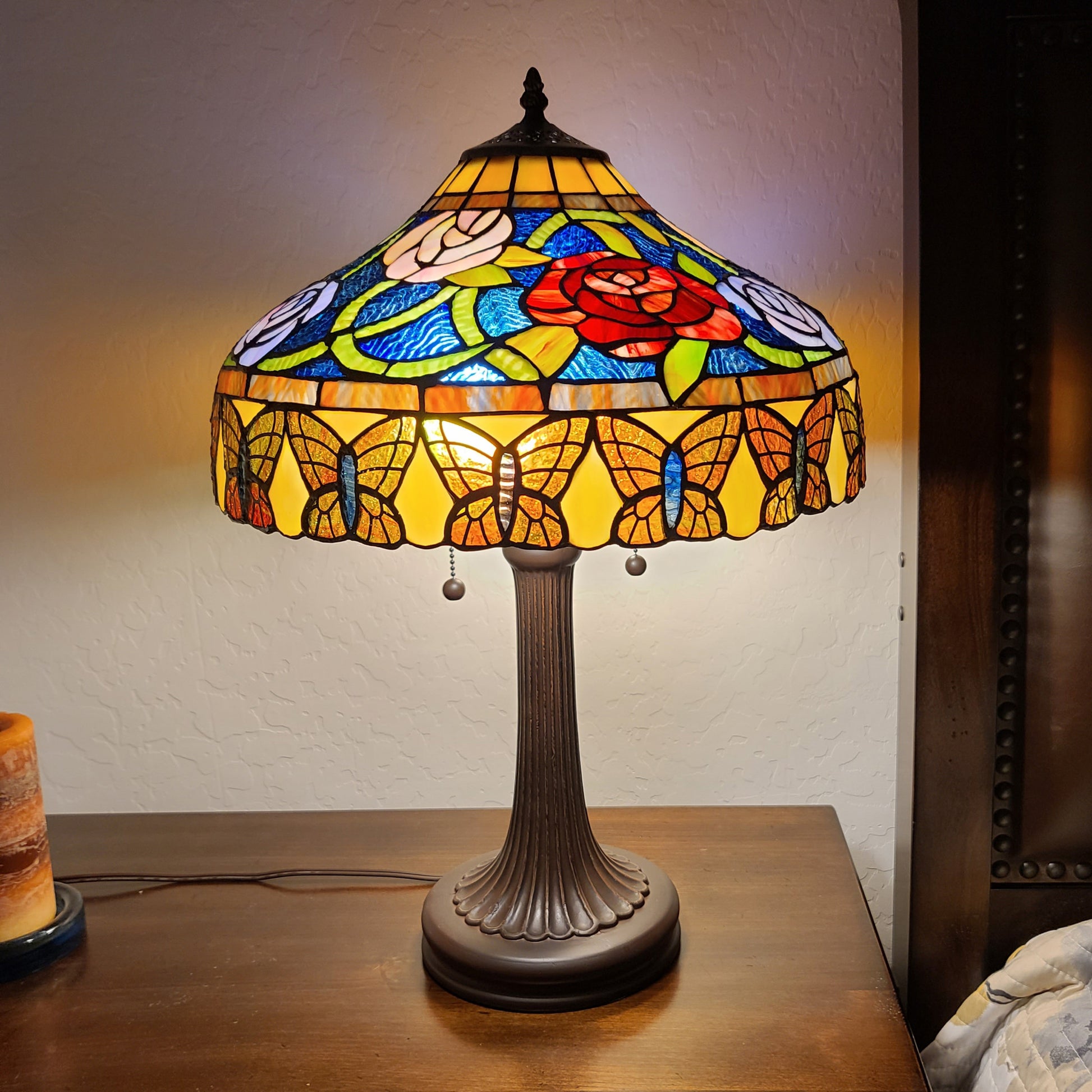 24" Stained Glass Red Roses Accent Table Lamp By Homeroots | Table Lamps | Modishstore