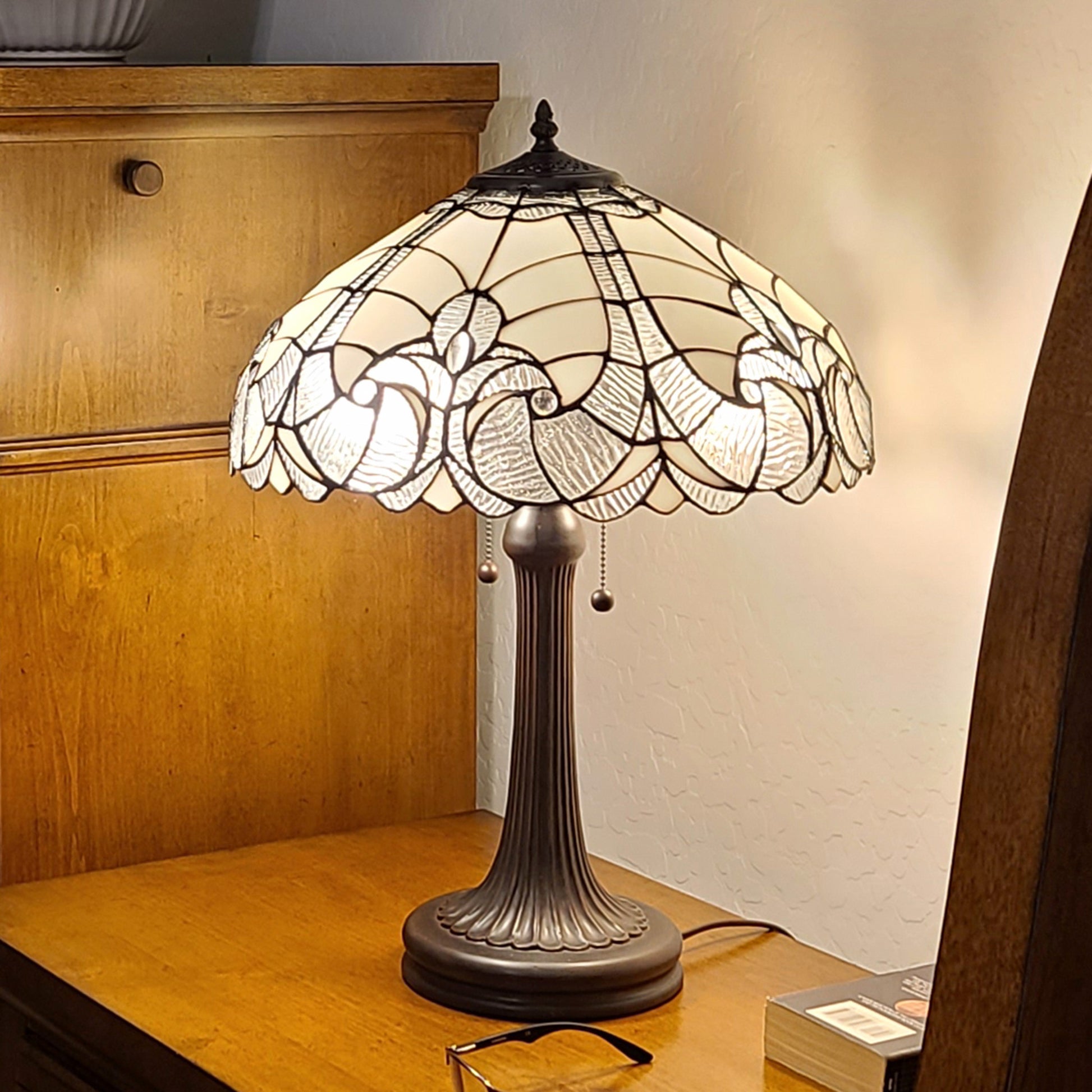 23" Stained Glass Two Light Vintage Antique Accent Table Lamp By Homeroots | Table Lamps | Modishstore