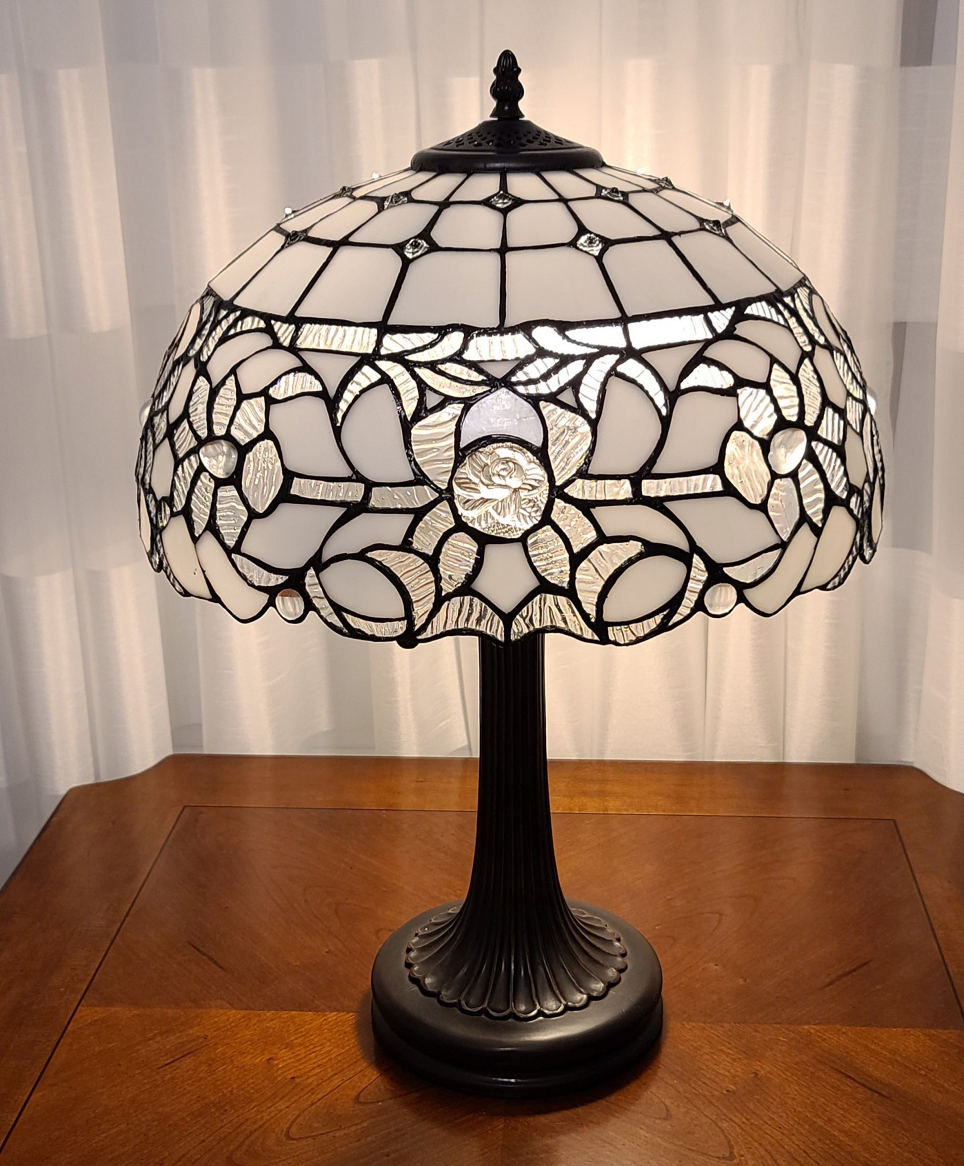 23" Stained Glass Two Light Jeweled Vintage Accent Table Lamp By Homeroots | Table Lamps | Modishstore - 3