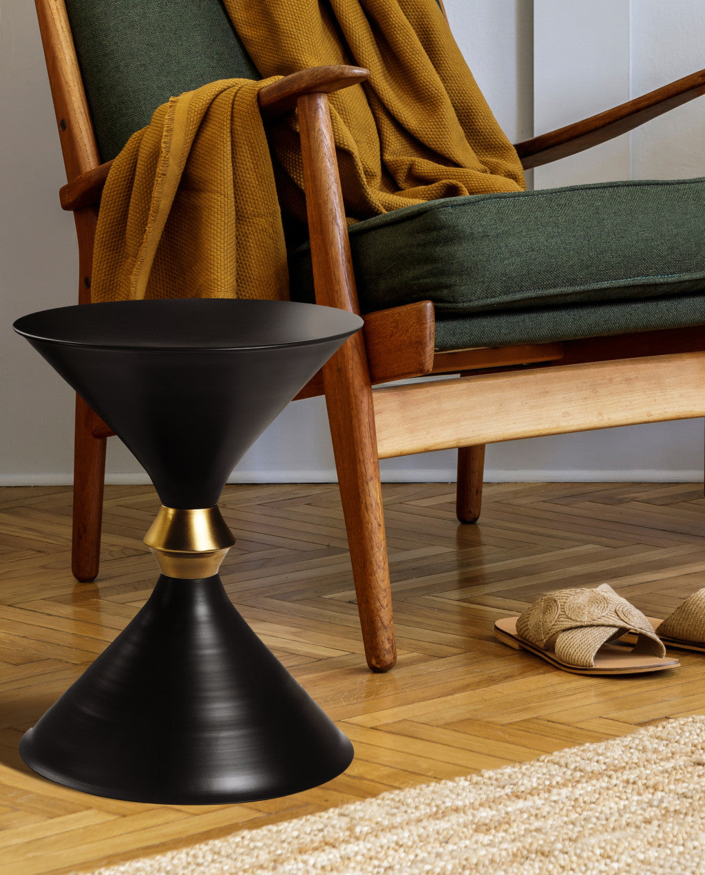 18" Black Iron Free Form End Table By Homeroots