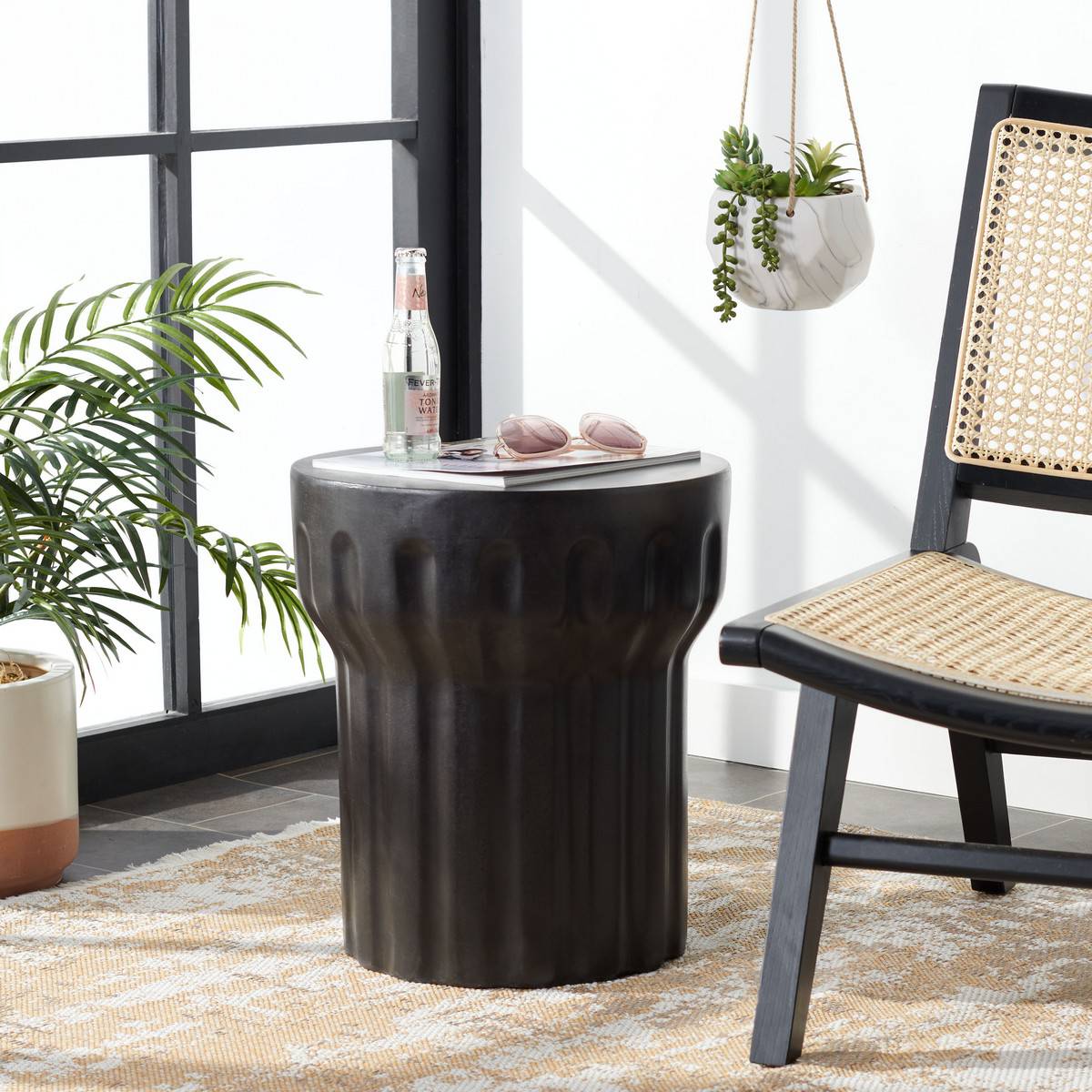 Safavieh Vesta Indoor/Outdoor Modern Concrete Round 15.3 Inch Dia Accent Table | Outdoor Tables |  Modishstore 