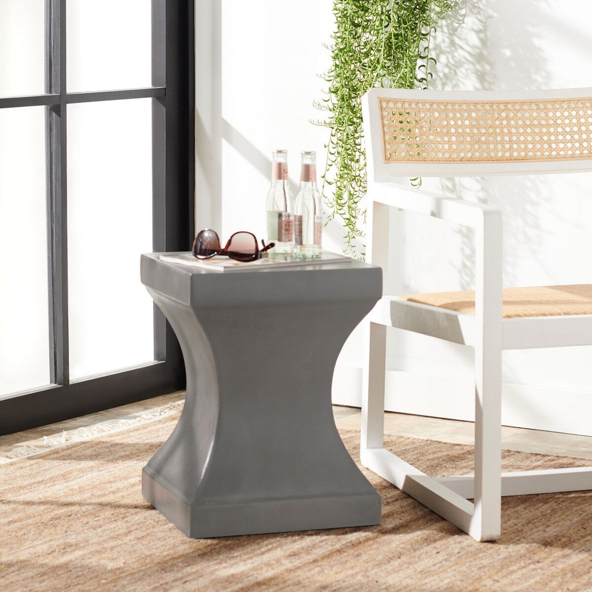 Safavieh Haruki Outdoor Modern Concrete Round Accent Table - Dark Grey